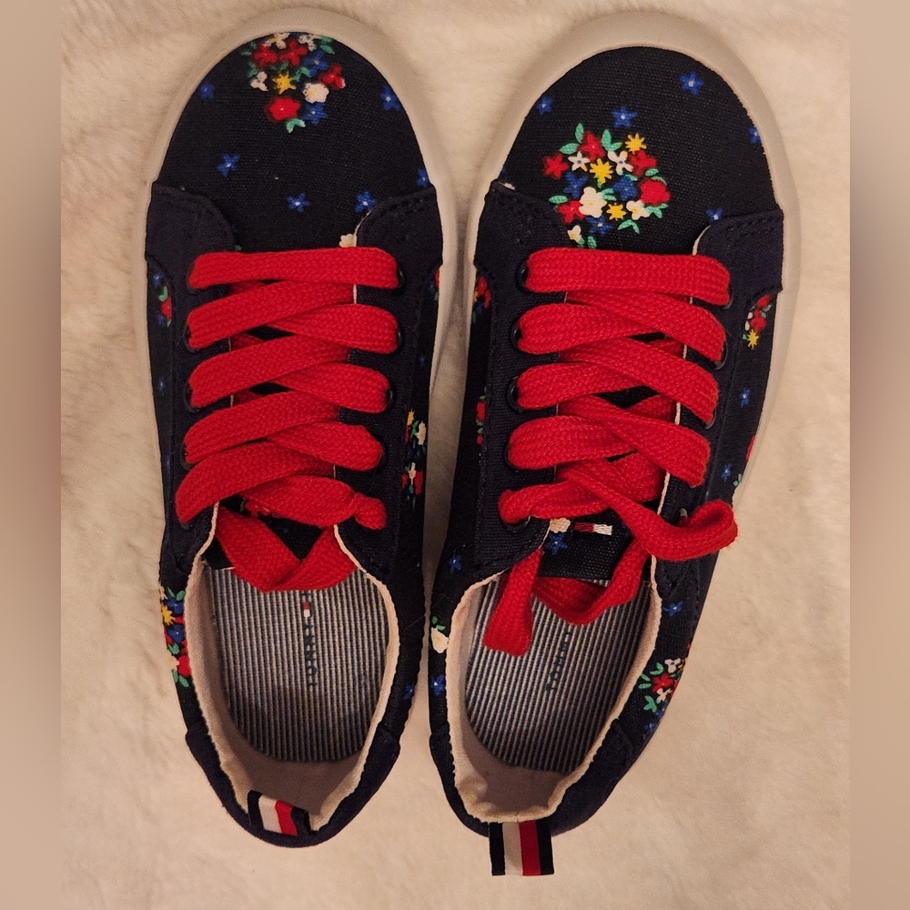 Girl's Tommy Hilfiger shoes canvas - never worn